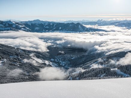 Panoramaaufnahme eines schneebedeckten Tals in den Bergen. | © Johannes Radlwimmer